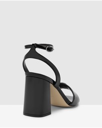 GUESS - Gelyae Block Heels