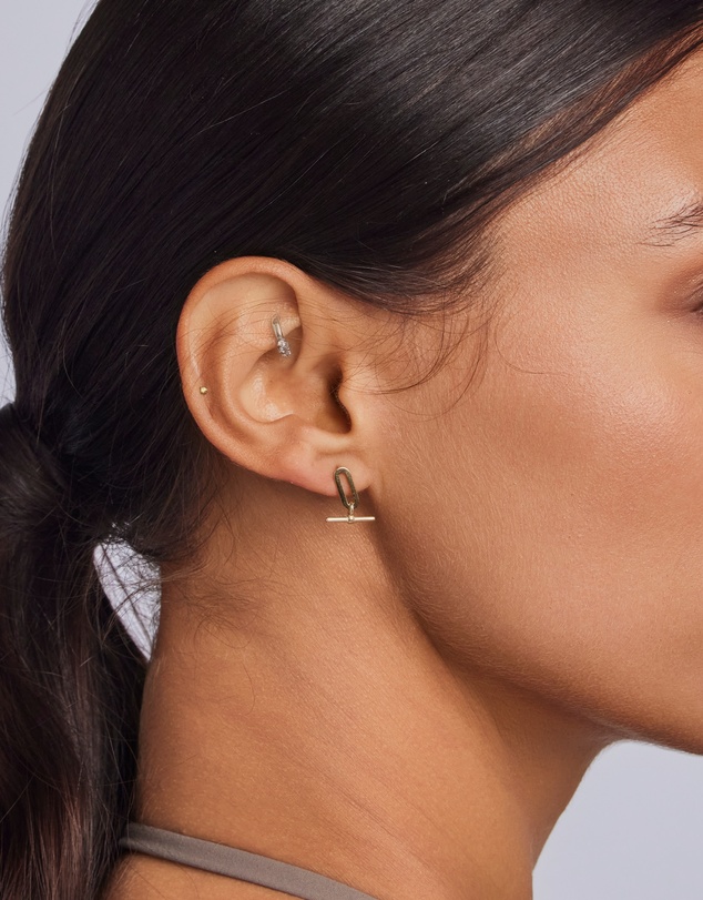 Zoe Olivia - 9K Gold T-Bar Stud Earrings