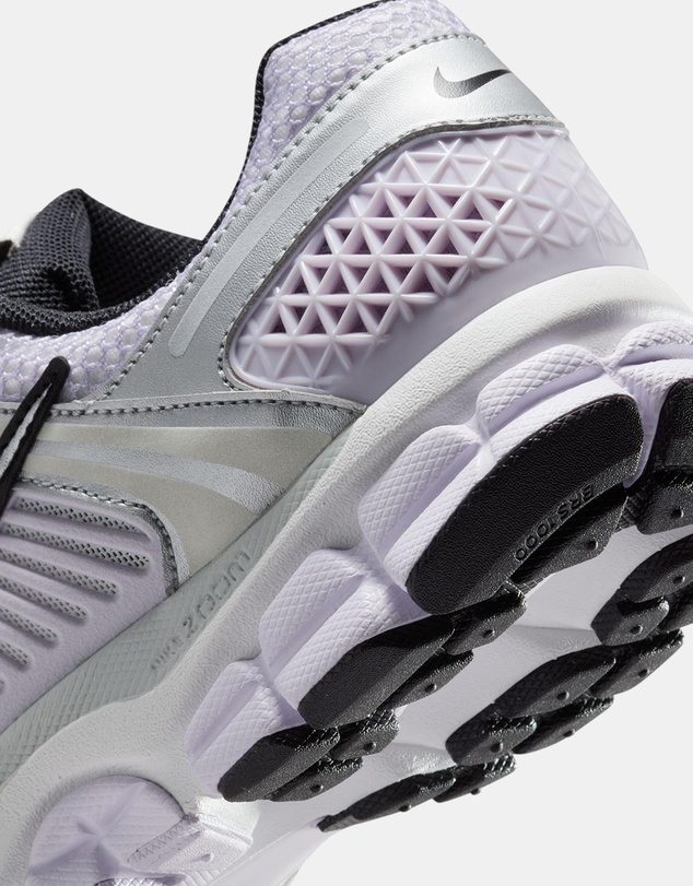 Nike - Zoom Vomero 5 - Women's