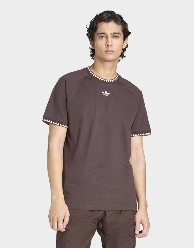 adidas Originals - CHEST STRIPES ENGINEERED COLLAR TEE Mens