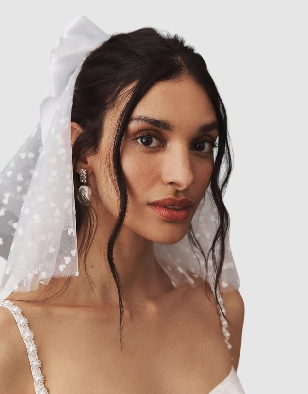 High Heel Jungle - Heart Bow Veil