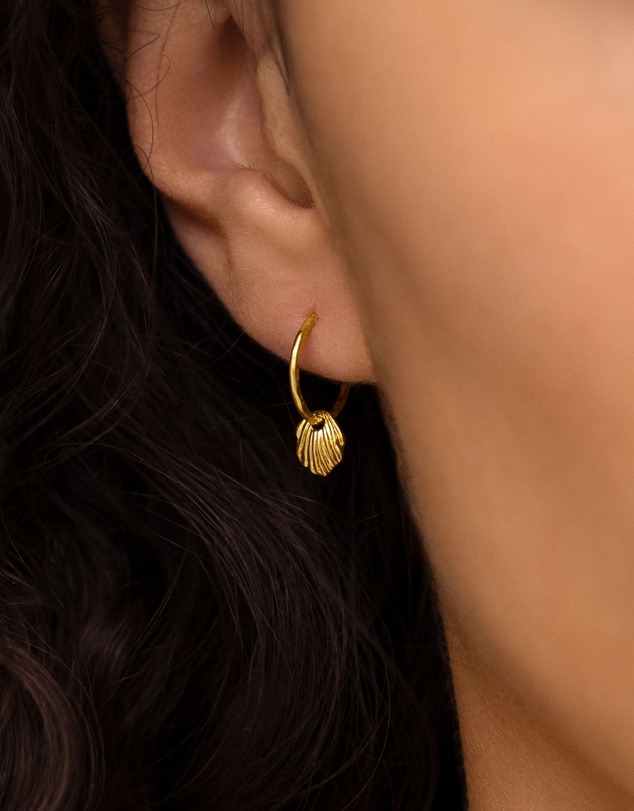 SAINT VALENTINE - Flat Shell Mini Hoops - Gold - ICONIC EXCLUSIVE