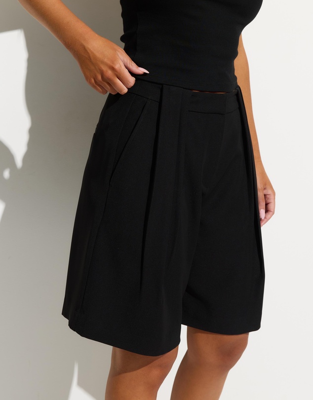 Dazie - Emmie Low Rise Pleated Tailored Shorts