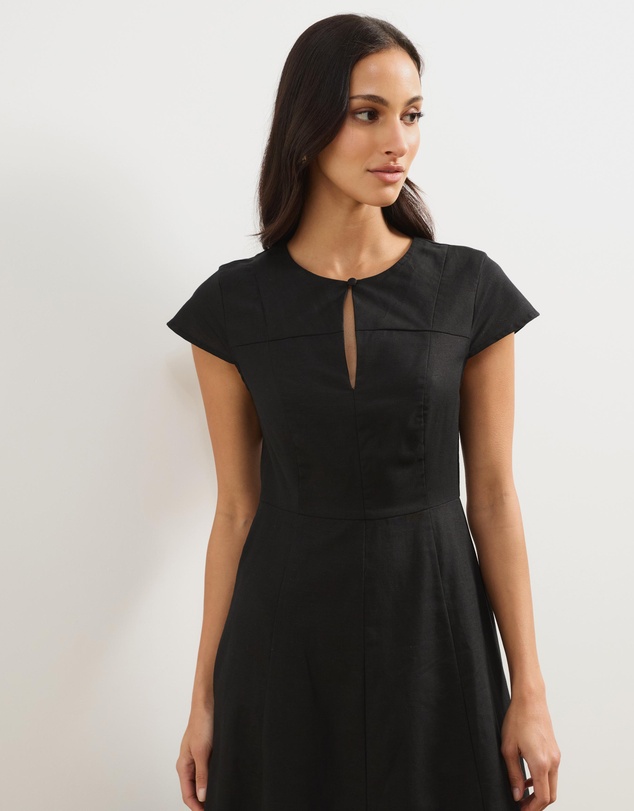 Atmos&Here - Lorry Keyhole Linen Blend Maxi Dress