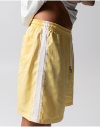 HyperLuxe The Label - Lace Mid Short