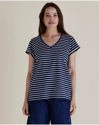 Betty Basics - Ayla V-Neck Tee