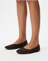 Atmos&Here - Amber Round Toe Suede Ballet Flats