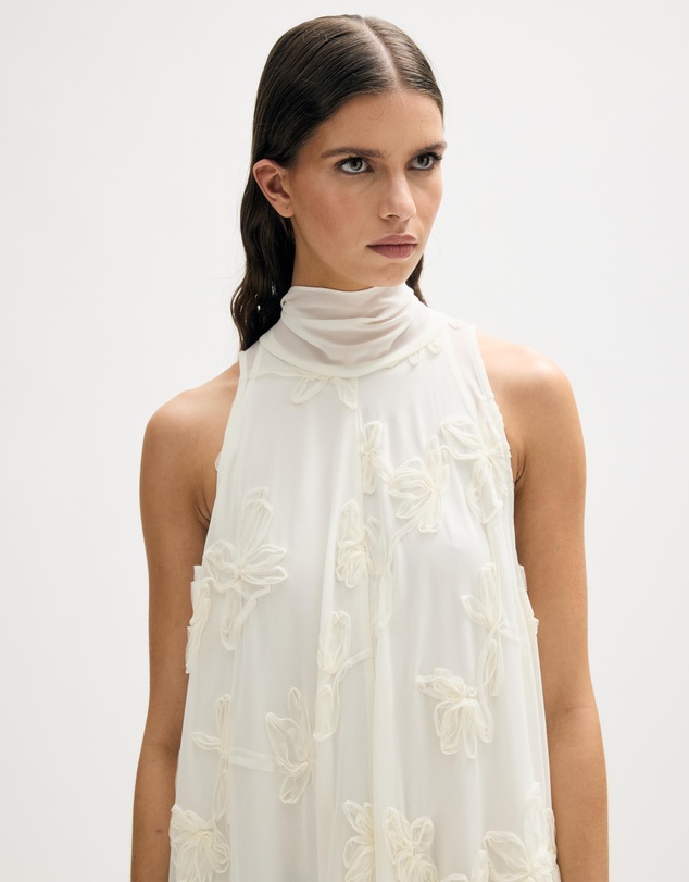 Minima Esenciales - Maelle Floral Applique Maxi Dress