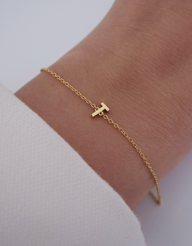 The Silver Collective - Petite A-Z Letter Bracelet Gold - T