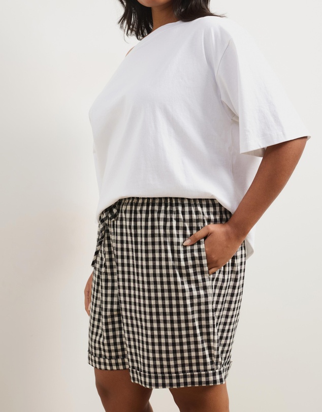 Atmos&Here Curvy - Elodie Gingham Elasticated Waistband Shorts