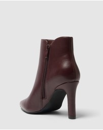 SPURR - Holt - ONLINE EXCLUSIVE