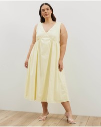 Atmos&Here Curvy - Louisa V-Neck Midi Dress