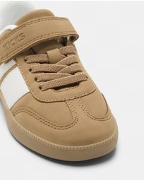 Kicks - Kennedy