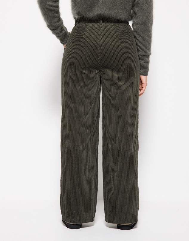 Commonry - Madelyn Pant