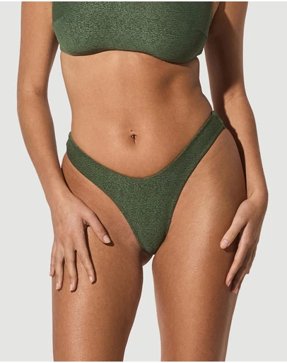 Form and Fold - The 90s Staple Bottom