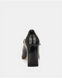 GUESS - Barrial Pumps