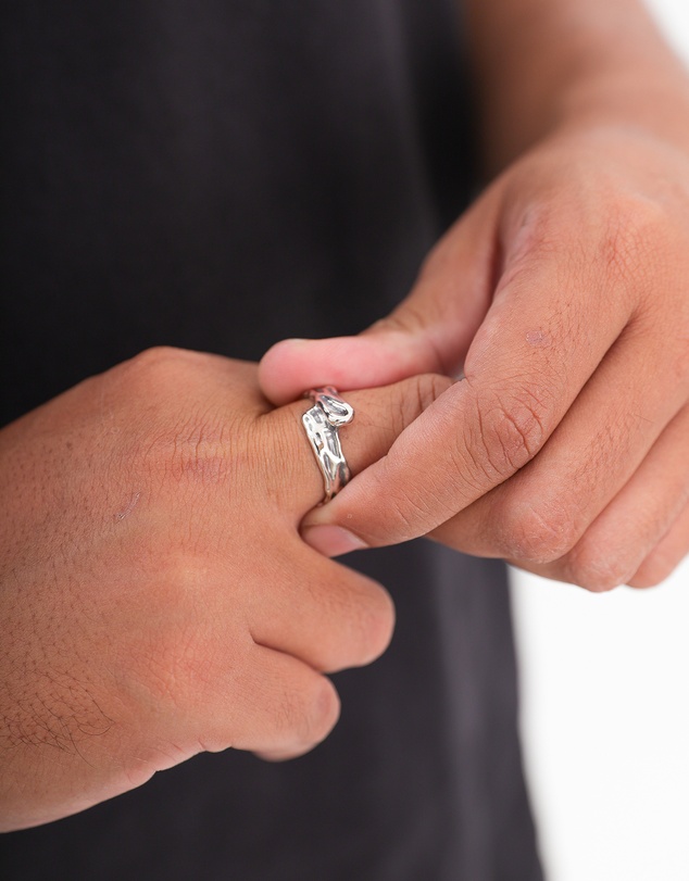 Kuzzoi - ICONIC EXCLUSIVE - Organic Band Ring in Oxidised 925 Sterling Silver