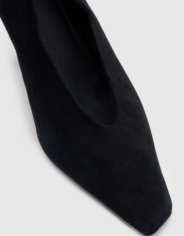 CAMILLA AND MARC - Wave Pumps
