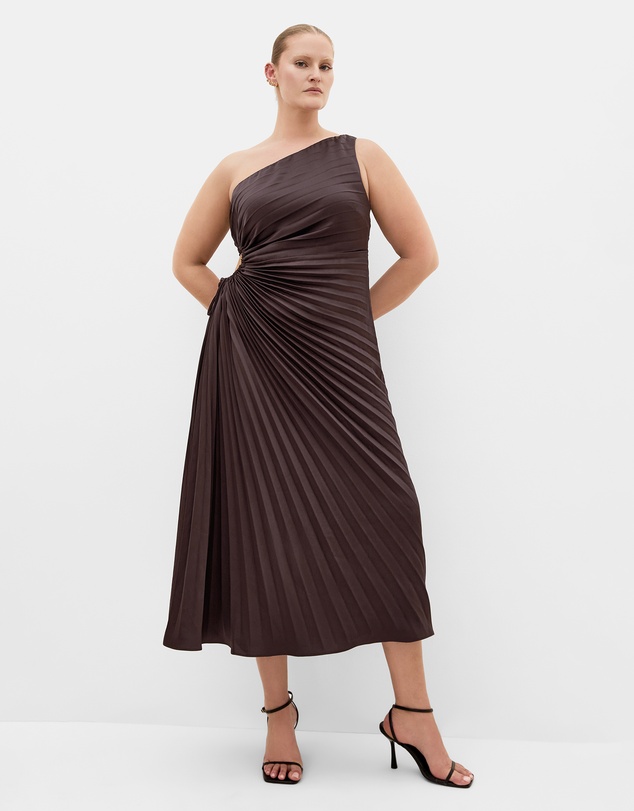 City Chic - Aliza One Shoulder Pleat Maxi Dress