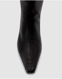 Brie Leon - Gwen Boot
