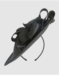 Max Alexander - Black Plate Racing Fascinator