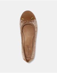 Vionic - Minna Ballet Flat - Toffee/Cream