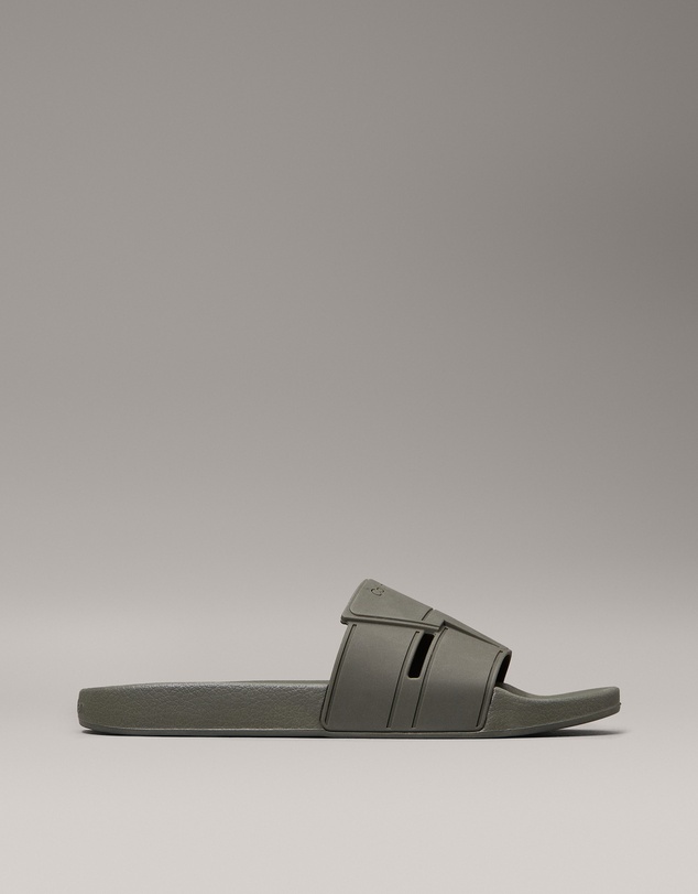 Calvin Klein - Embossed Logo Slides