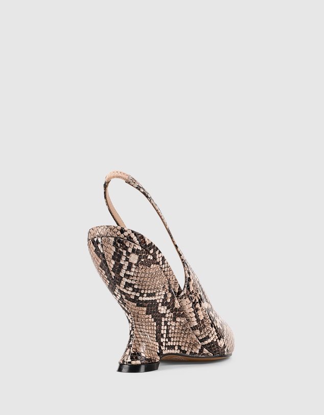 LANA WILKINSON - Monique Wedge Pump