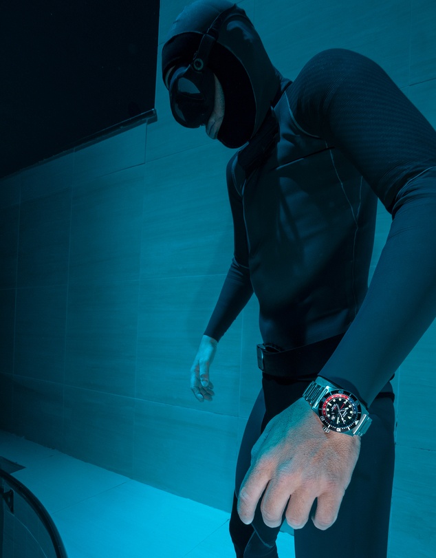 TIMEX - Deep Water Reef 200 GMT Black Dial Red RR Bracelet