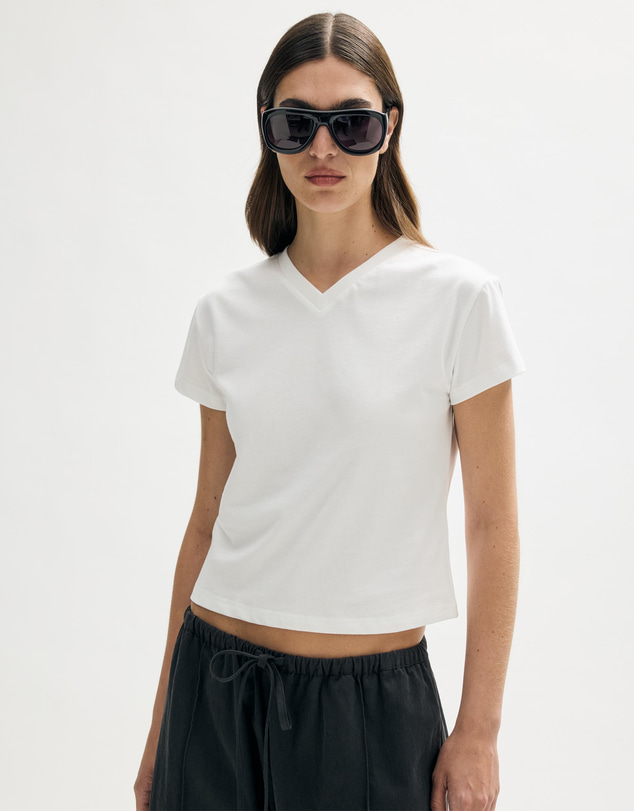 Minima Esenciales - Sabine High V Neck T-Shirt