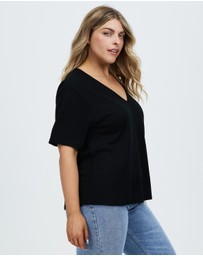 Atmos&Here Curvy - Sasha Waffle V-Neck Tee