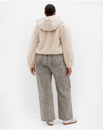 City Chic - Plus size Remi Faux Fur Hooded Bomber - cream