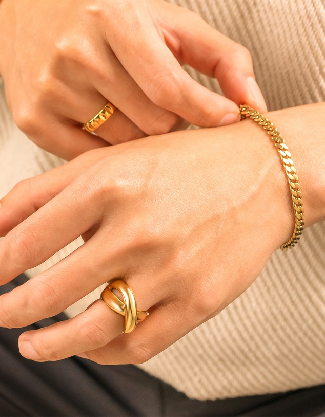 Wanderlust + Co - Chunky Curb Gold Chain Bracelet