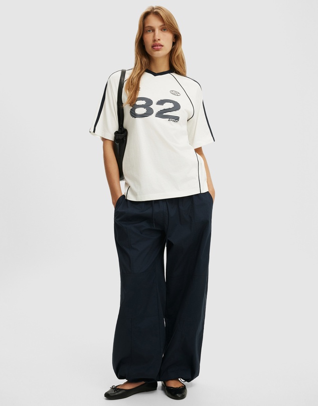 Cotton On - V-Neck Oversized Raglan Graphic Tee