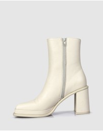 Beau Coops - Deonisia Ankle Boots