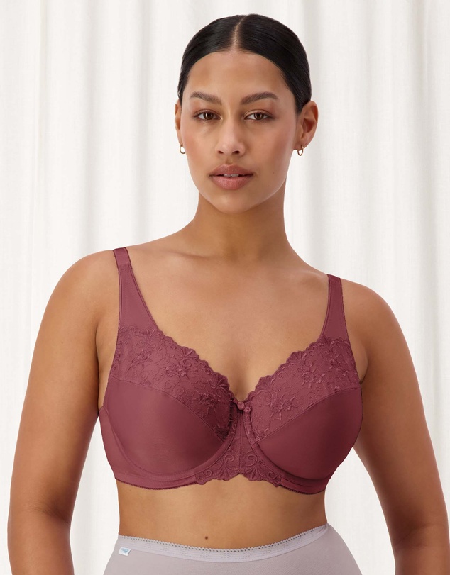 Triumph - Embroidered Minimiser Bra