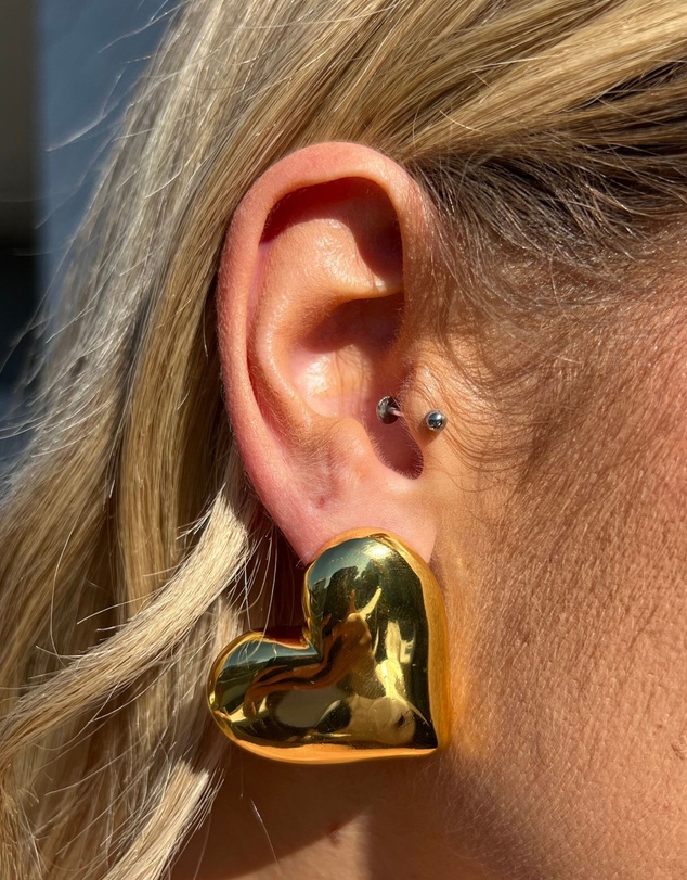Izoa - Nyx Heart Stud Earrings