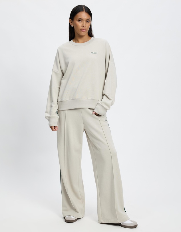 adidas Sportswear - Seasonal Essentials Colorpop Sweatshirt With Embroidered Graphic
