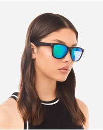 Hawkers Co - HAWKERS - Polarized Carbon Black Emerald ONE Sunglasses for Men and Women UV400