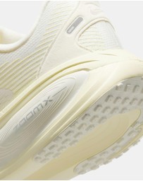 Nike - Vomero 18 - Women's