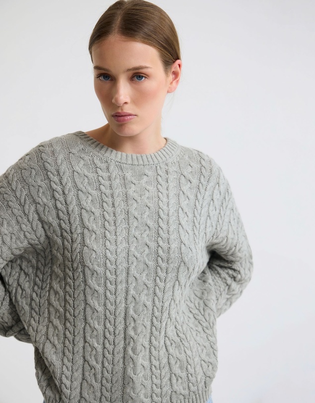 Oxford - Evie Cable Knit Crew Neck