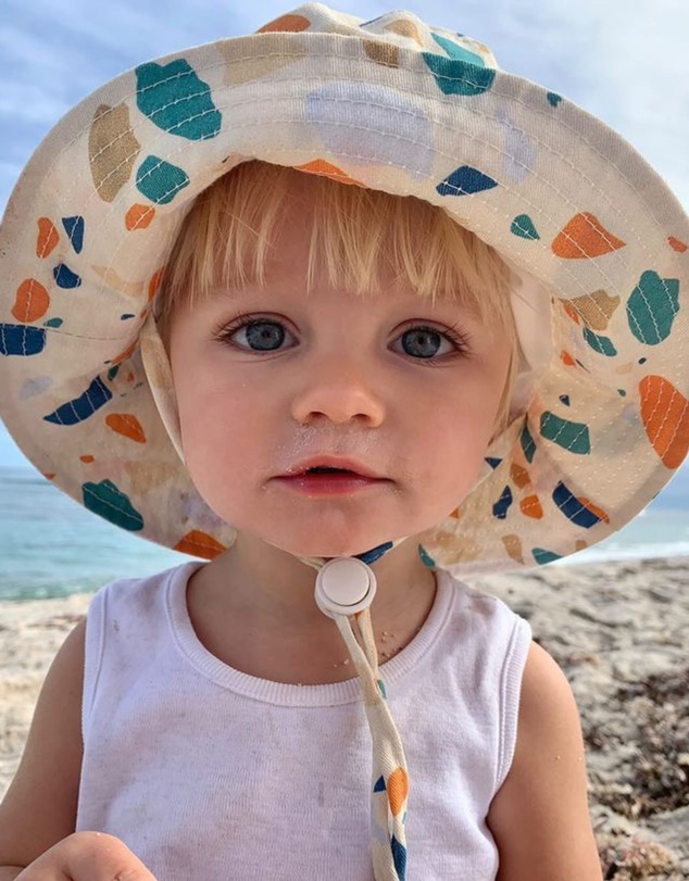 IZIMINI - Charlie Baby Chair V2 & Hat