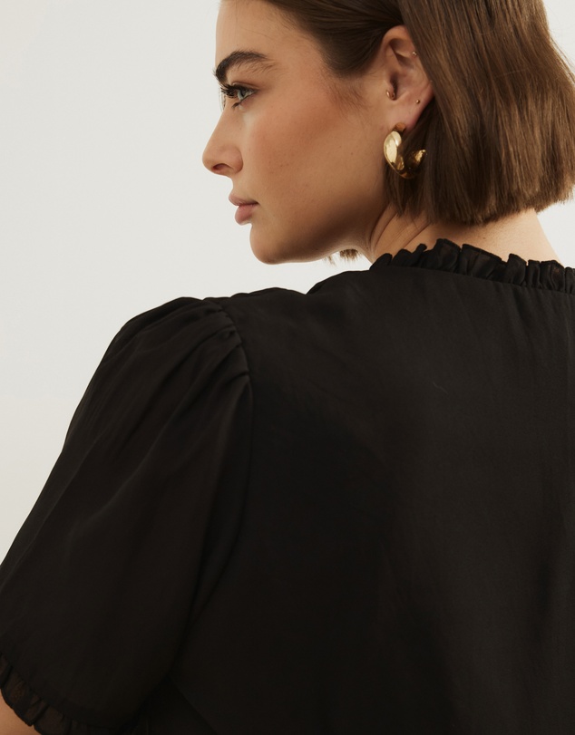 Atmos&Here Curvy - Meadow V-Neck Ruffle Blouse