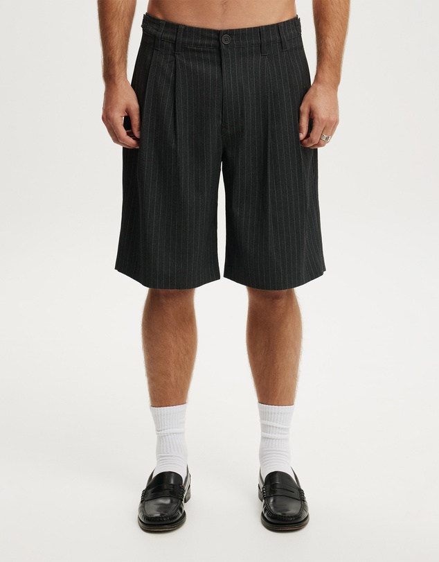 Cotton On - Super Baggy Pleated Short