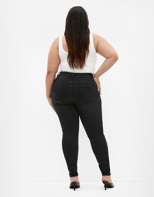 City Chic - Plus size Harley Fit Karla Skinny Leg Short Jean - black wash