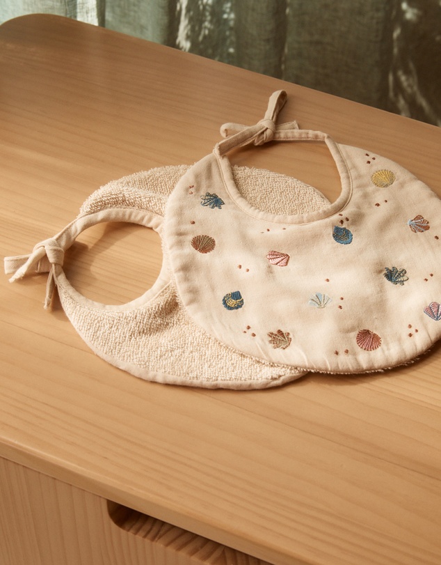 Phile - Embroidered Bib