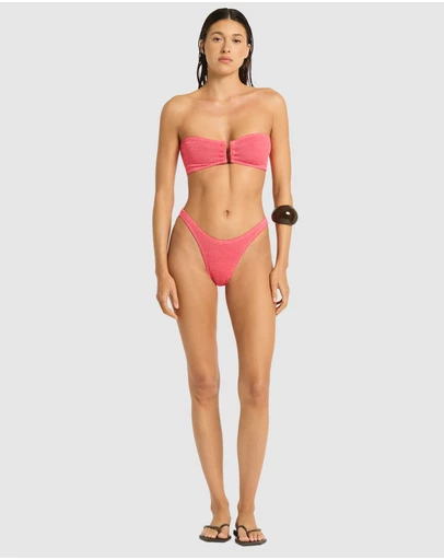 Bond-Eye Swimwear - Scene Brief