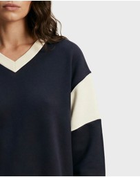 Academy Brand - Maggie Contrast V Sweat
