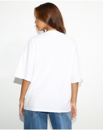 Dazie - Hamptons Country Club Graphic Tee