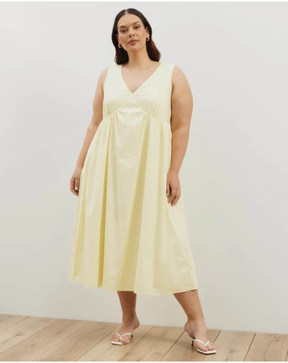 Atmos&Here Curvy - Louisa V-Neck Midi Dress